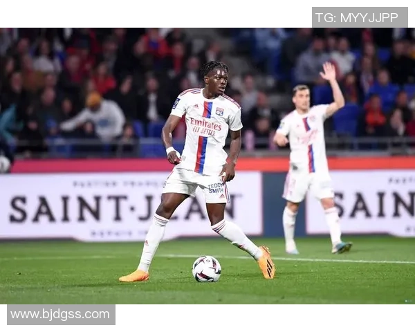 意甲激战莱比锡与里昂鏖战至平局补时进球点燃全场激情