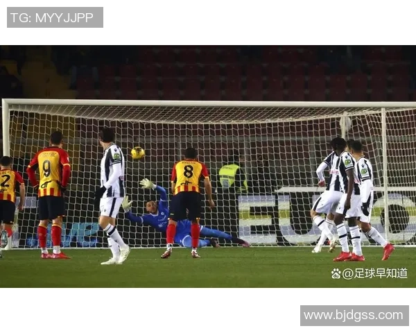 英超焦点战那不勒斯平巴黎圣日耳曼争议判罚引发全场热议