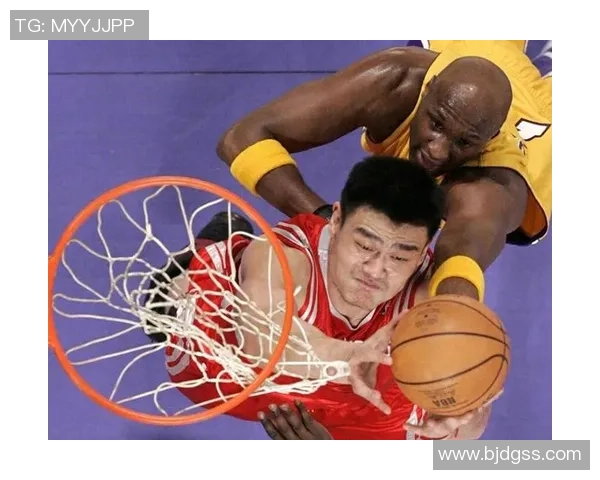 姚明辉煌时期的传奇故事与篮球生涯的辉煌成就回顾