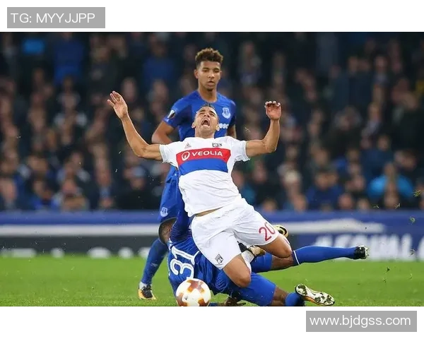 欧联杯精彩对决里昂逆袭那不勒斯引发全场热议与数据分析