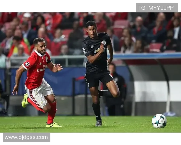 欧联杯本菲卡大胜那不勒斯红牌争议引发全场热议