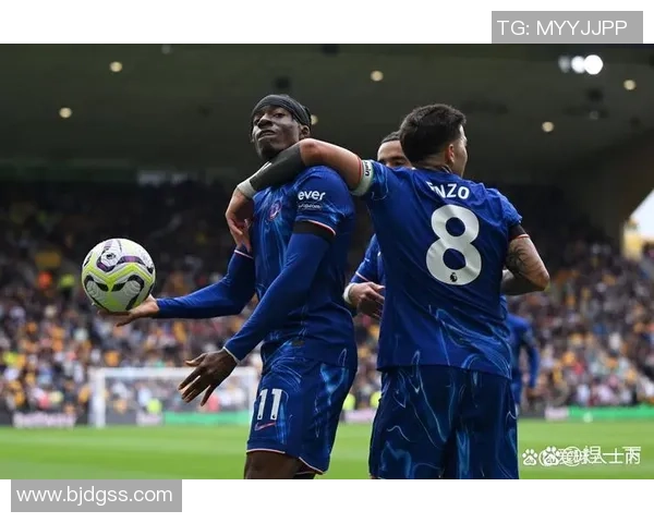 西甲激战：里昂逆转AC米兰帽子戏法引爆全场转会传闻四起