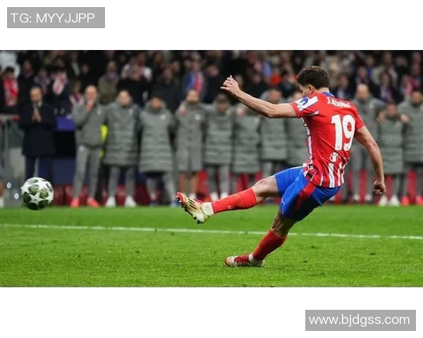 德甲激战马竞大胜里昂补时进球引发争议判罚全场沸腾 德甲激战马竞大胜里昂补时进球引发争议判罚全场沸腾