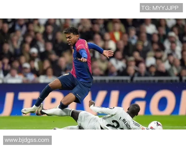 中超激战皇马险胜AC米兰红牌事件引发全场热议与争议 中超激战皇马险胜AC米兰红牌事件引发全场热议与争议