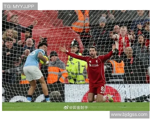 德甲激战曼联逆转曼城神扑成焦点争议判罚引发热议