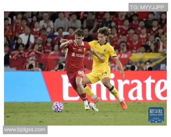 世界杯精彩对决AC米兰与拜仁战成平局绝杀瞬间引发全场欢呼 世界杯精彩对决AC米兰与拜仁战成平局绝杀瞬间引发全场欢呼