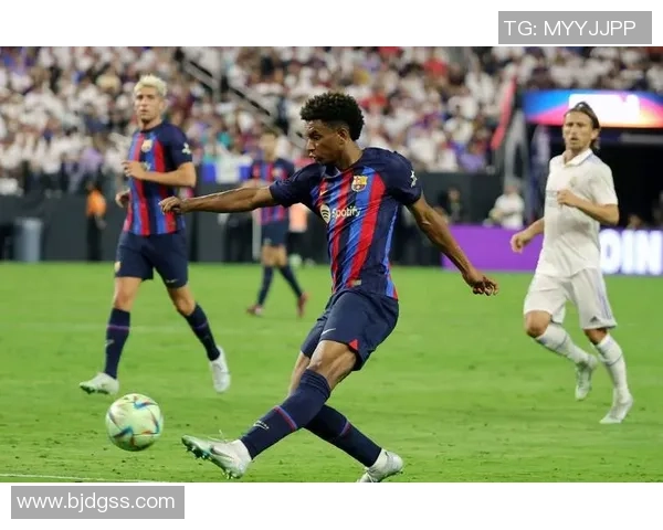 德甲激战巴萨4-0拜仁神奇扑救引发全场狂欢数据分析揭示比赛精彩瞬间 德甲激战巴萨4-0拜仁神奇扑救引发全场狂欢数据分析揭示比赛精彩瞬间