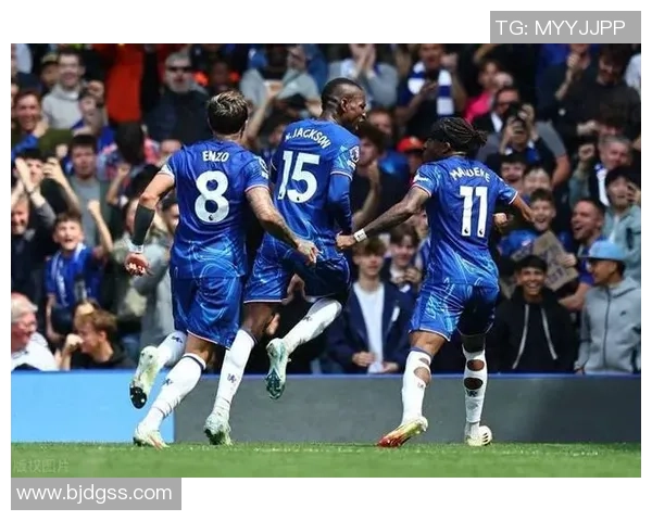 英超激战本菲卡凭借神扑1-0战胜里昂全场沸腾瞬间回顾 英超激战本菲卡凭借神扑1-0战胜里昂全场沸腾瞬间回顾