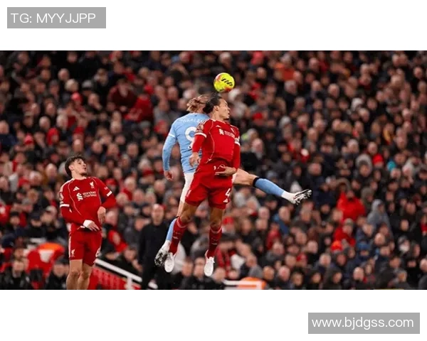 西甲激战曼城险胜里昂绝杀时刻引发争议判罚全场沸腾 西甲激战曼城险胜里昂绝杀时刻引发争议判罚全场沸腾