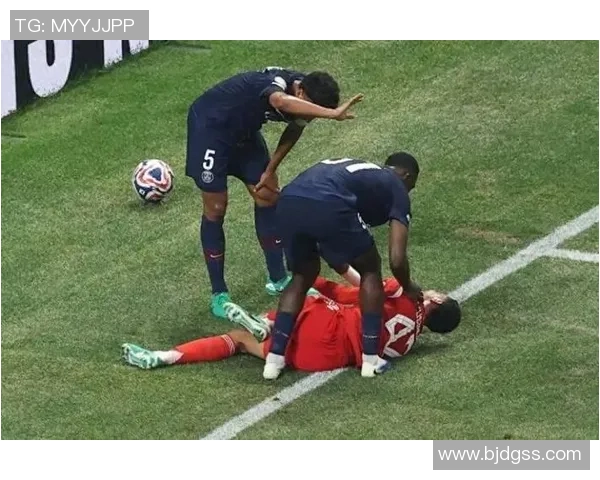 意甲大战：拜仁狂胜巴黎圣日耳曼四球大捷引爆全场激情