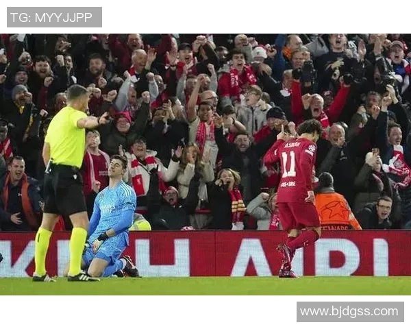 意甲赛场惊现冷门曼联4-0横扫利物浦神扑瞬间震撼全场