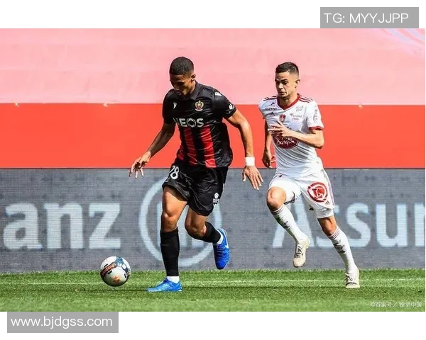 西甲赛场惊现冷门里昂大胜莱比锡引发全场欢呼